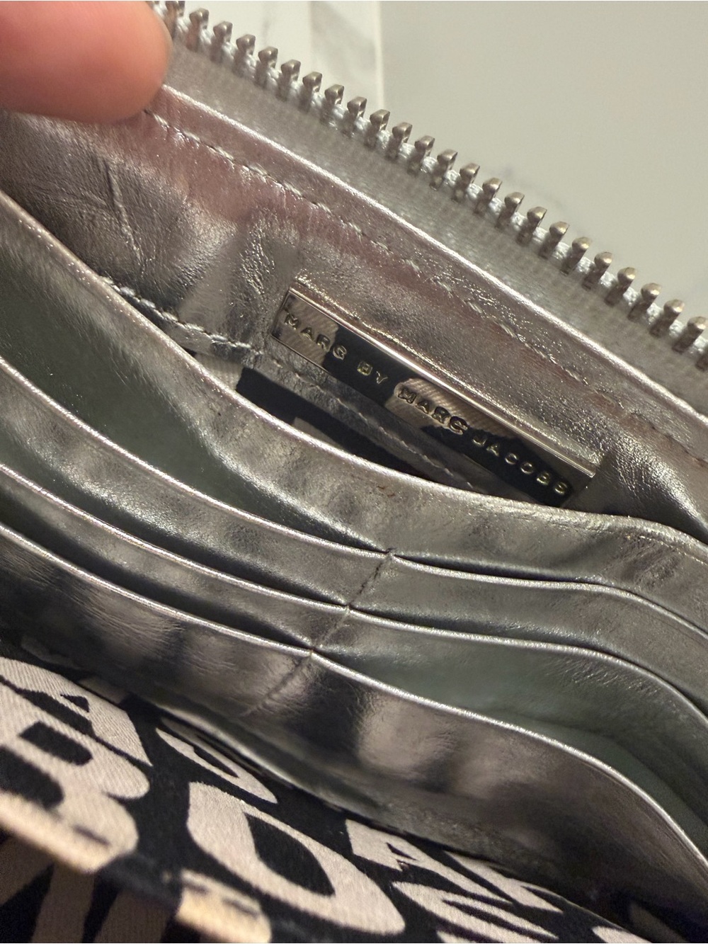 Marc Jacob’s Y2K Silver Metallic wallet- Stylish Evening Bag - Picture 5 of 5